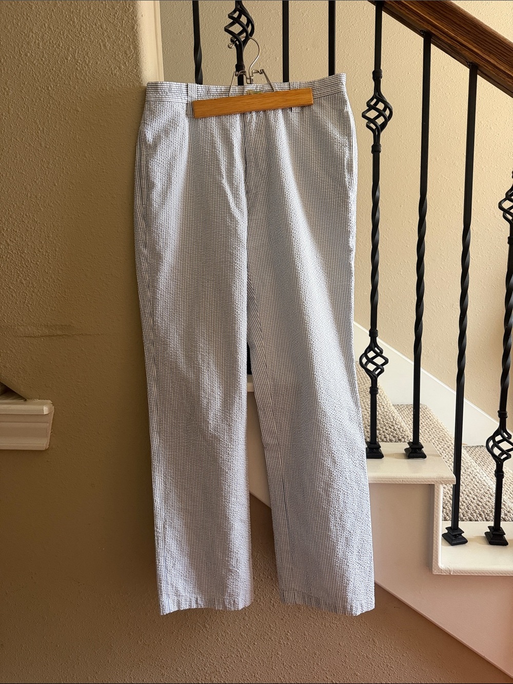 Taylorbyrd 30W/32L Striped Light Blue Seersucker Flat Front Straight-Leg Pants